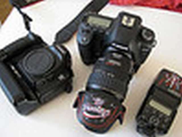 Canon EOS 5D Mark II Camera with 24-105mm Lens + Canon Camera Bag.